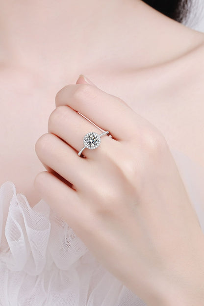 Bague Moissanite prête à afficher