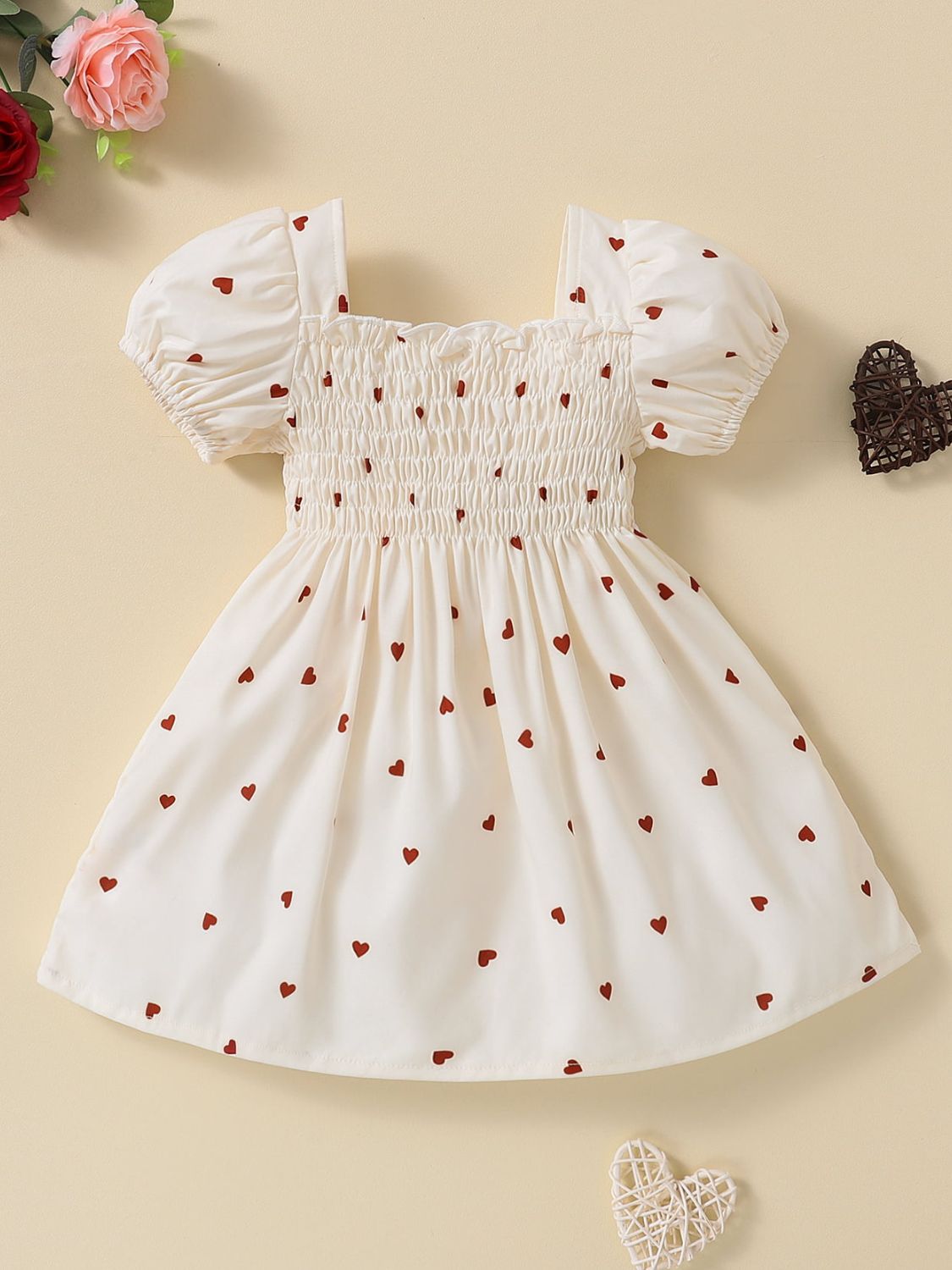 Vestido bebé niña con estampado de corazones y escote cuadrado