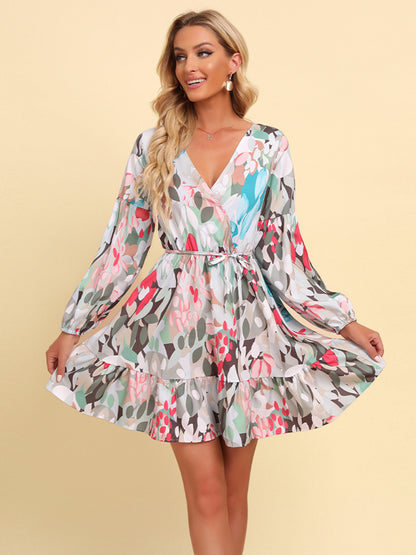 Robe surplis imprimée à taille nouée et manches bouffantes