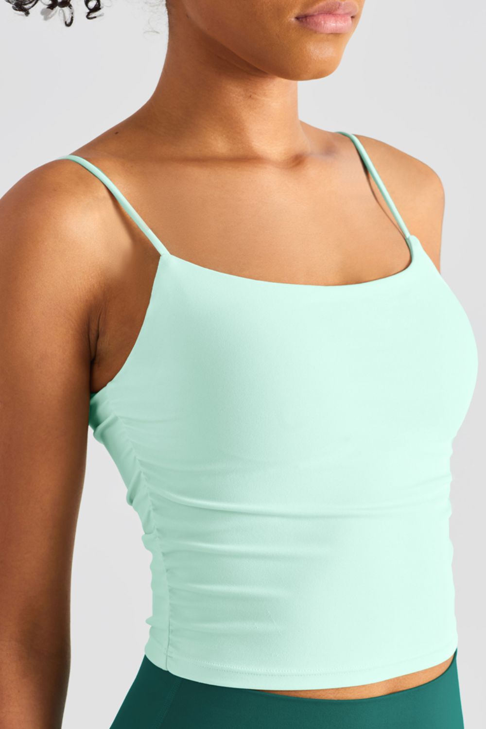 Camisole de sport courte à détails froncés