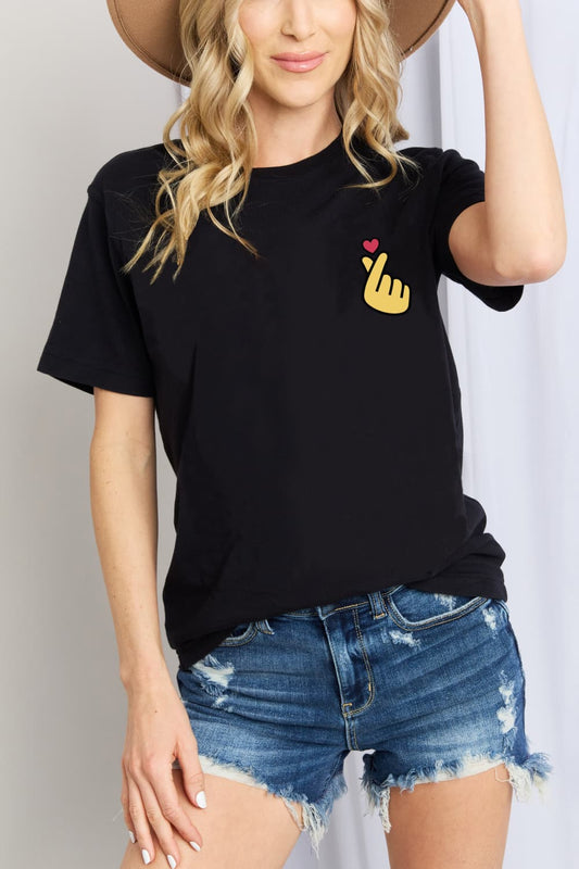 T-shirt en coton graphique Simply Love Finger Heart Emoji