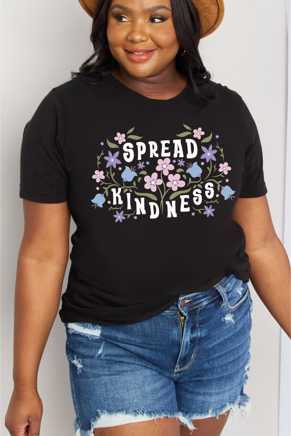 T-shirt en coton graphique Simply Love pleine grandeur SPREAD KINDNESS