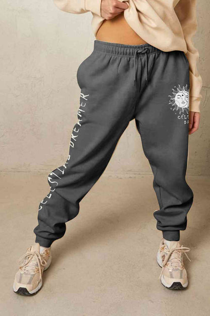 Pantalon de survêtement graphique CELESTIAL DREAMER pleine taille Simply Love