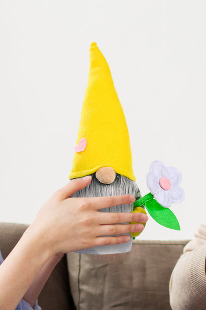 Gnome sans visage à chapeau pointu pour la fête des mères