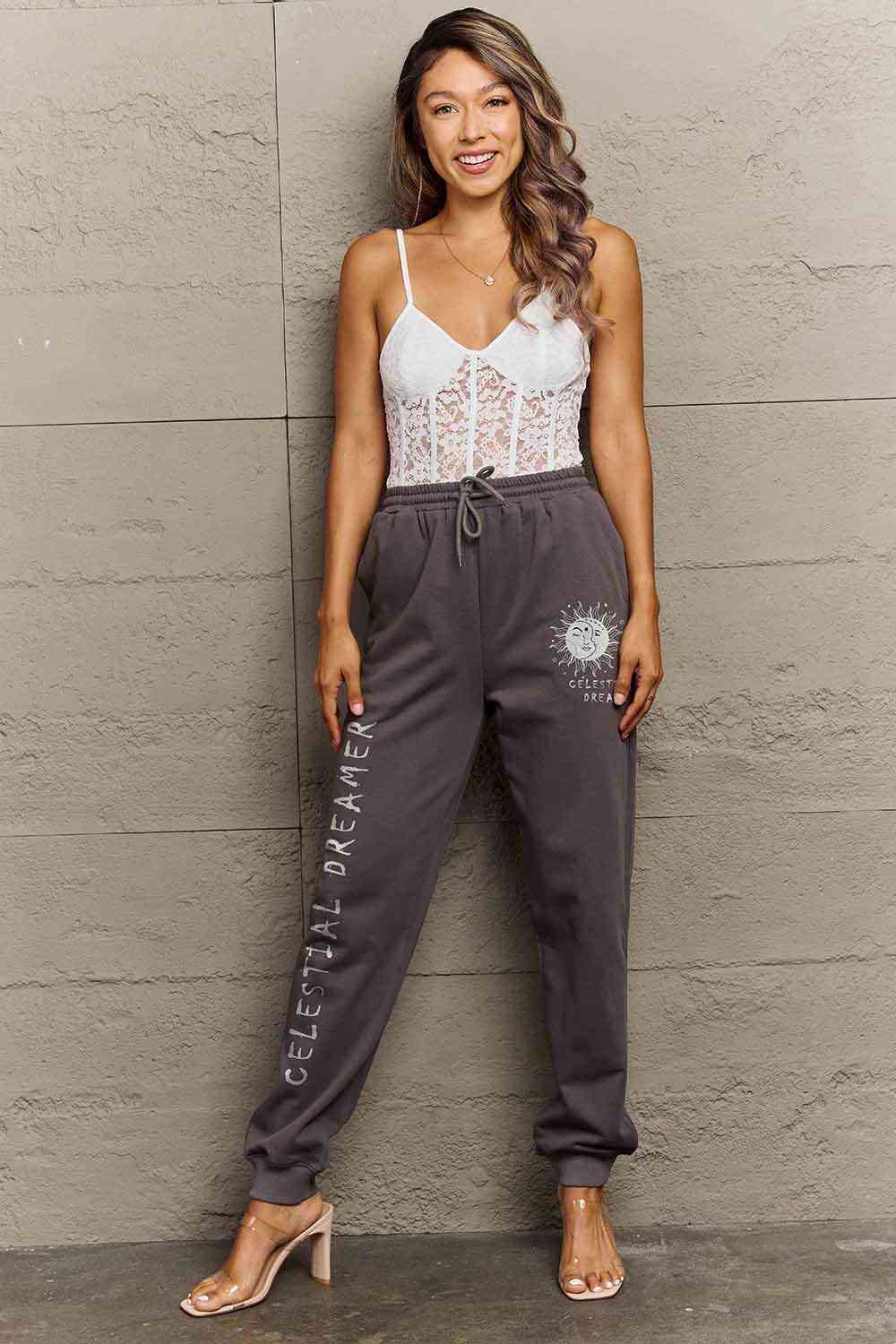 Pantalon de survêtement graphique CELESTIAL DREAMER pleine taille Simply Love