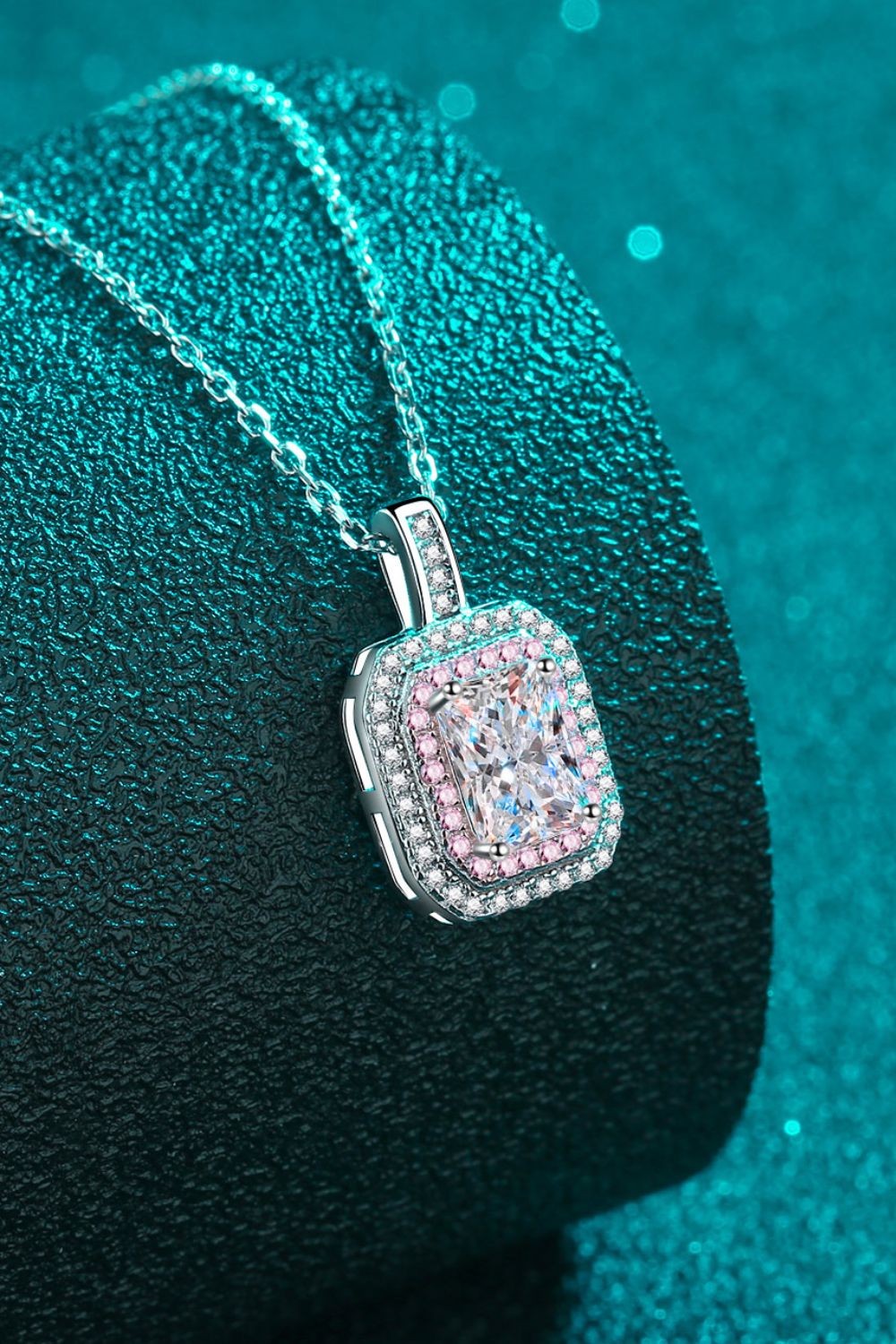 Collier chaîne à pendentif géométrique Moissanite 1 Carat