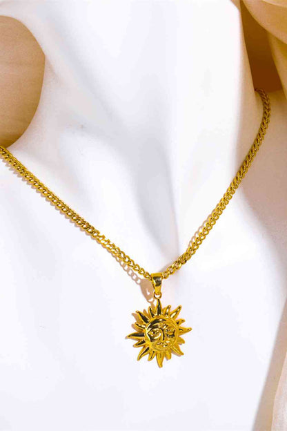 Collier en cuivre avec pendentif soleil