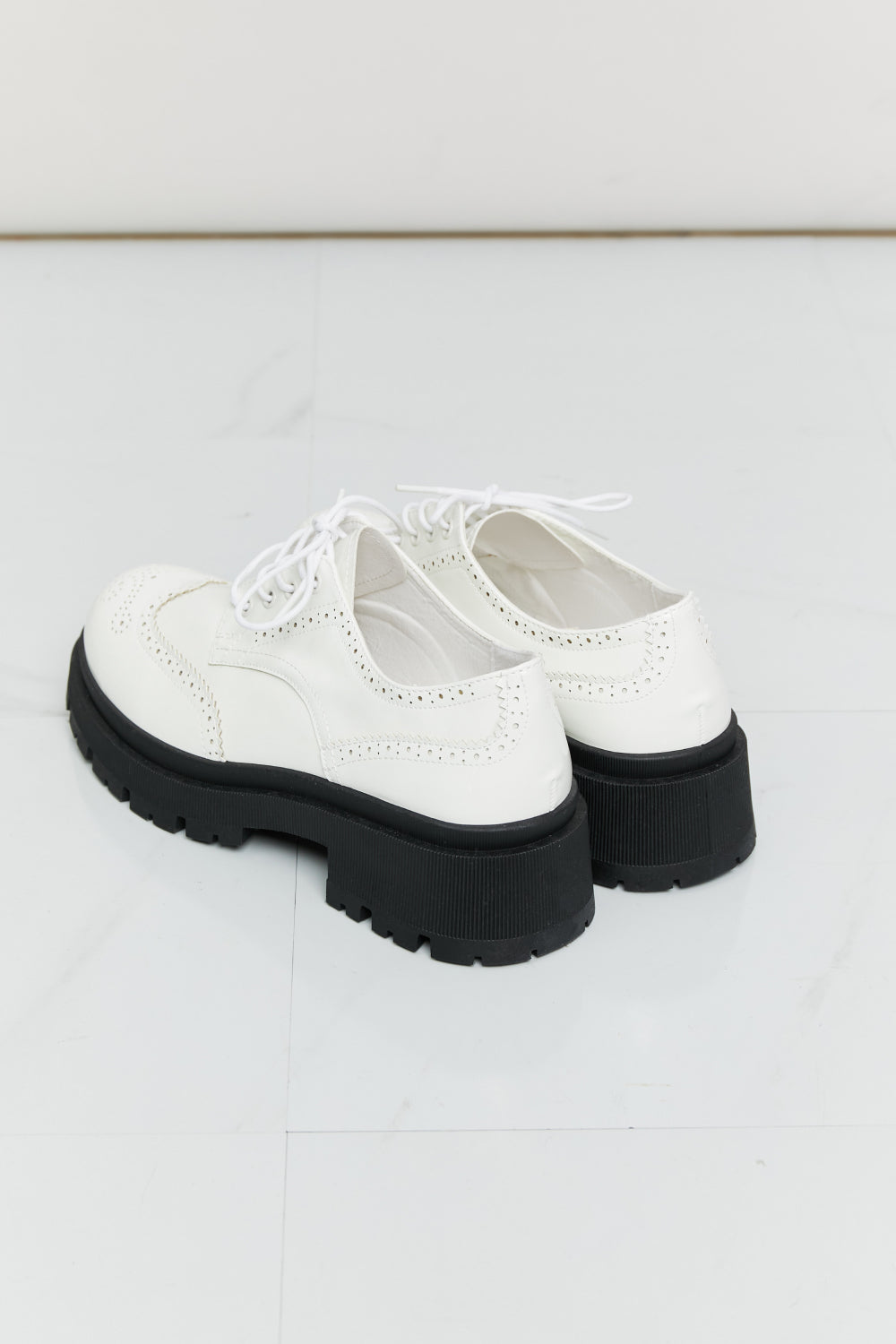 Forever Link Lace-Up Round Neck Shoes