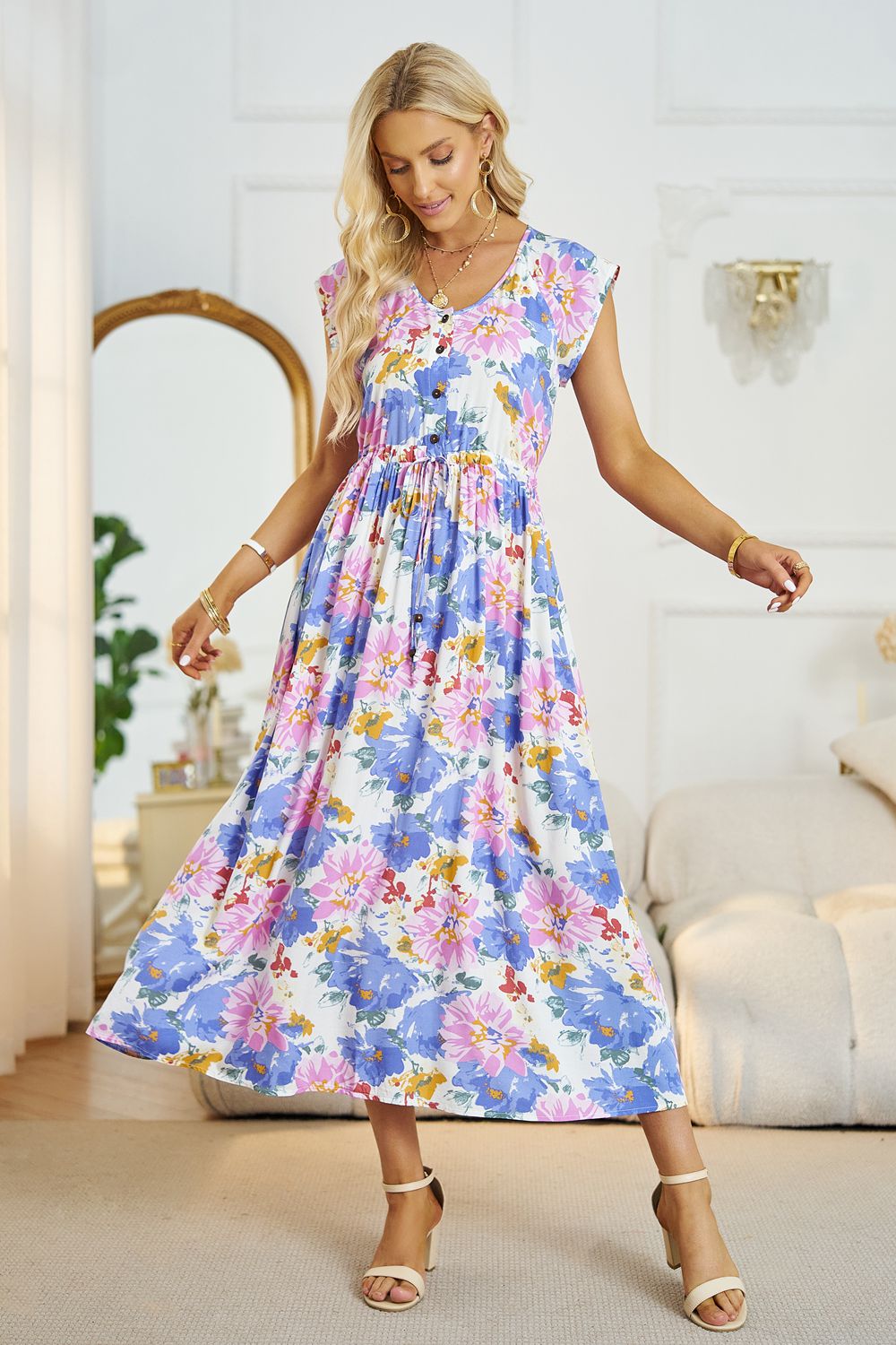 Vestido midi floral con cuello en V y línea A