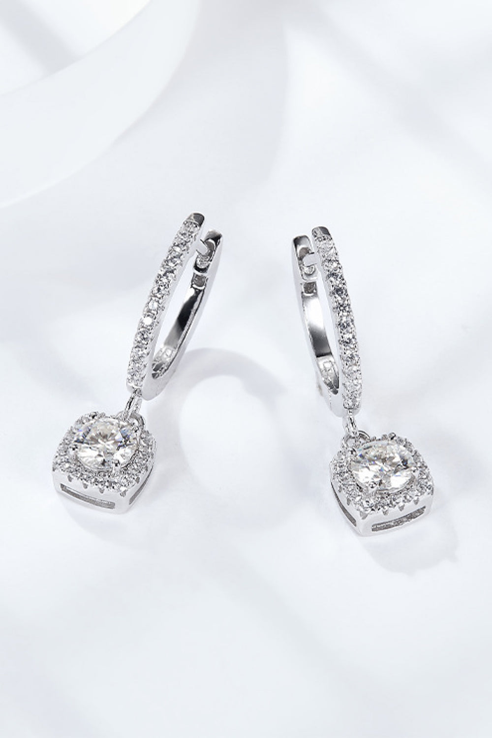 Boucles d'oreilles pendantes Huggie Moissanite