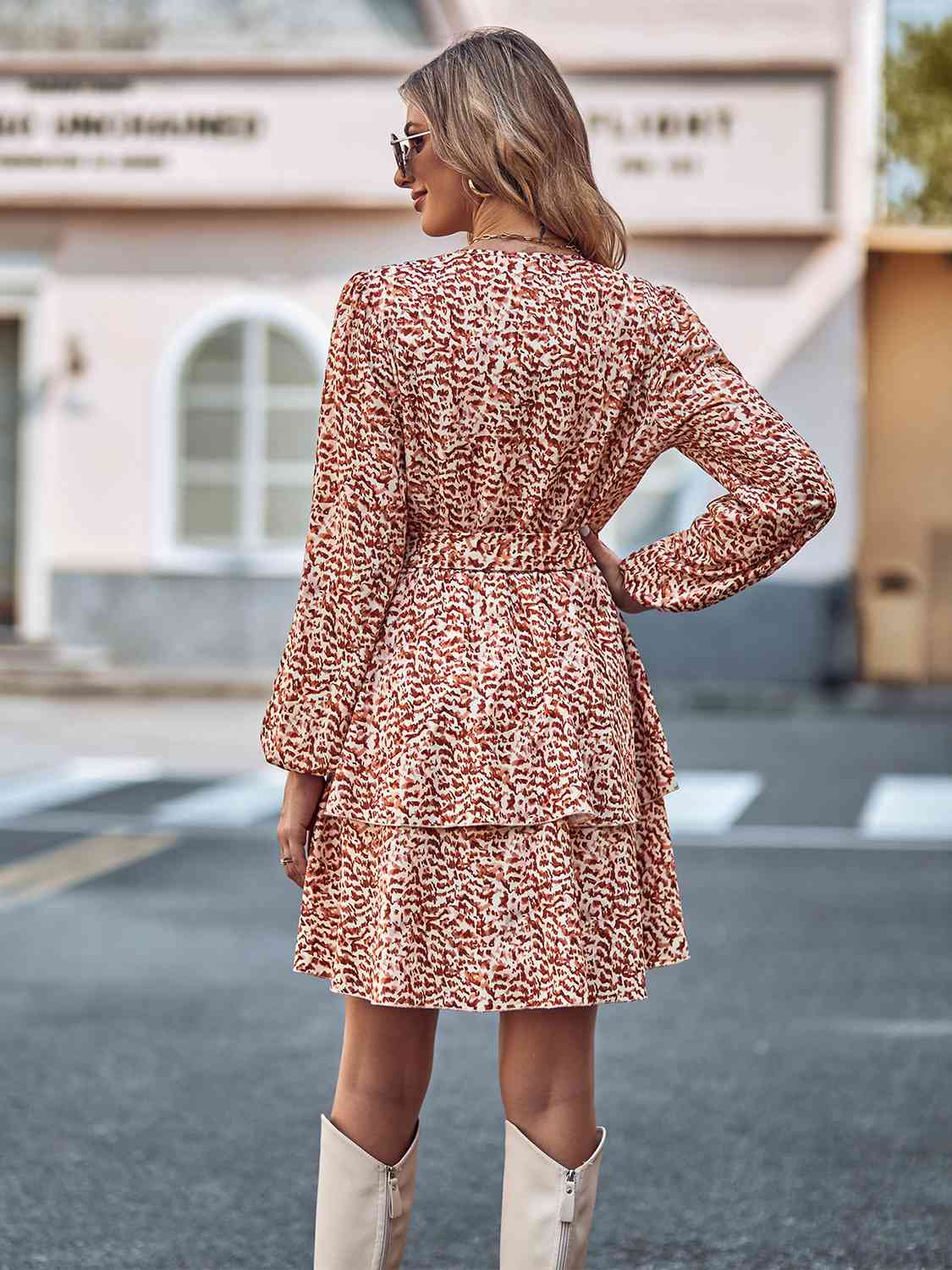 Robe superposée à manches longues et nouée à la taille