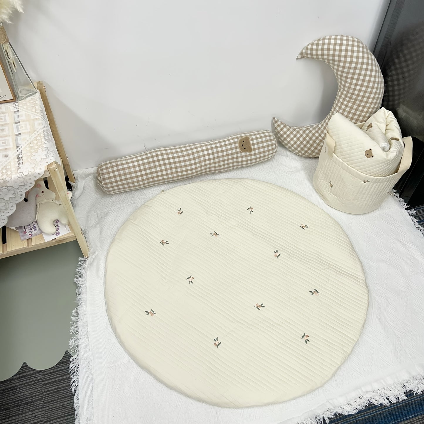 Adorable Rabbit Embroidered Baby Cushion Bedspread Blanket - Perfect for Your Little One!