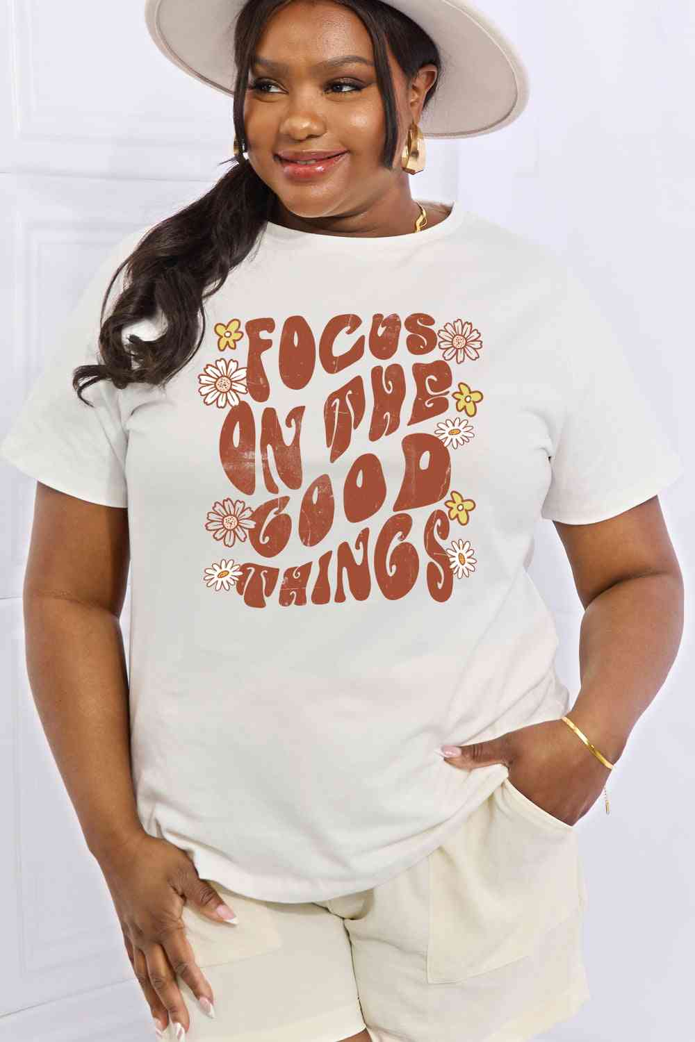 Simply Love Pleine Taille FOCUS SUR LES BONNES CHOSES T-shirt en coton graphique