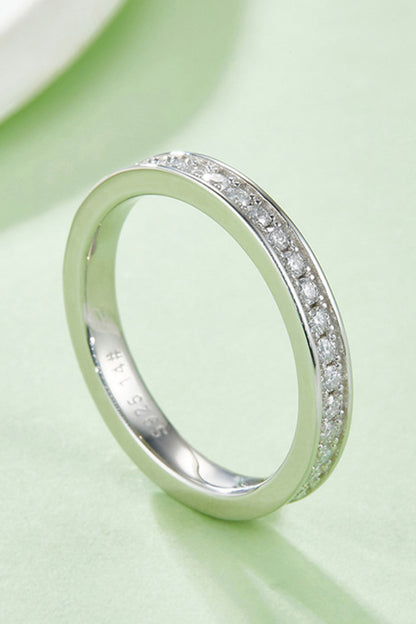 Bague Moissanite avec mots inexpliqués