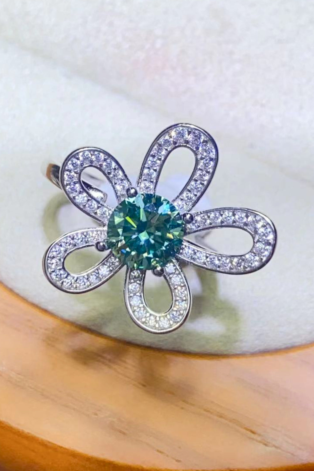 Bague ouverte en forme de fleur de moissanite de 1 carat