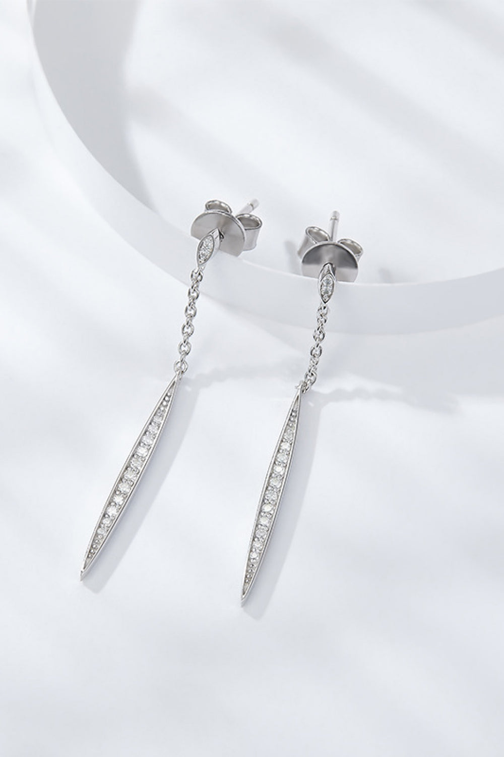 Boucles d'oreilles pendantes élégantes en argent sterling 925 Moissanite