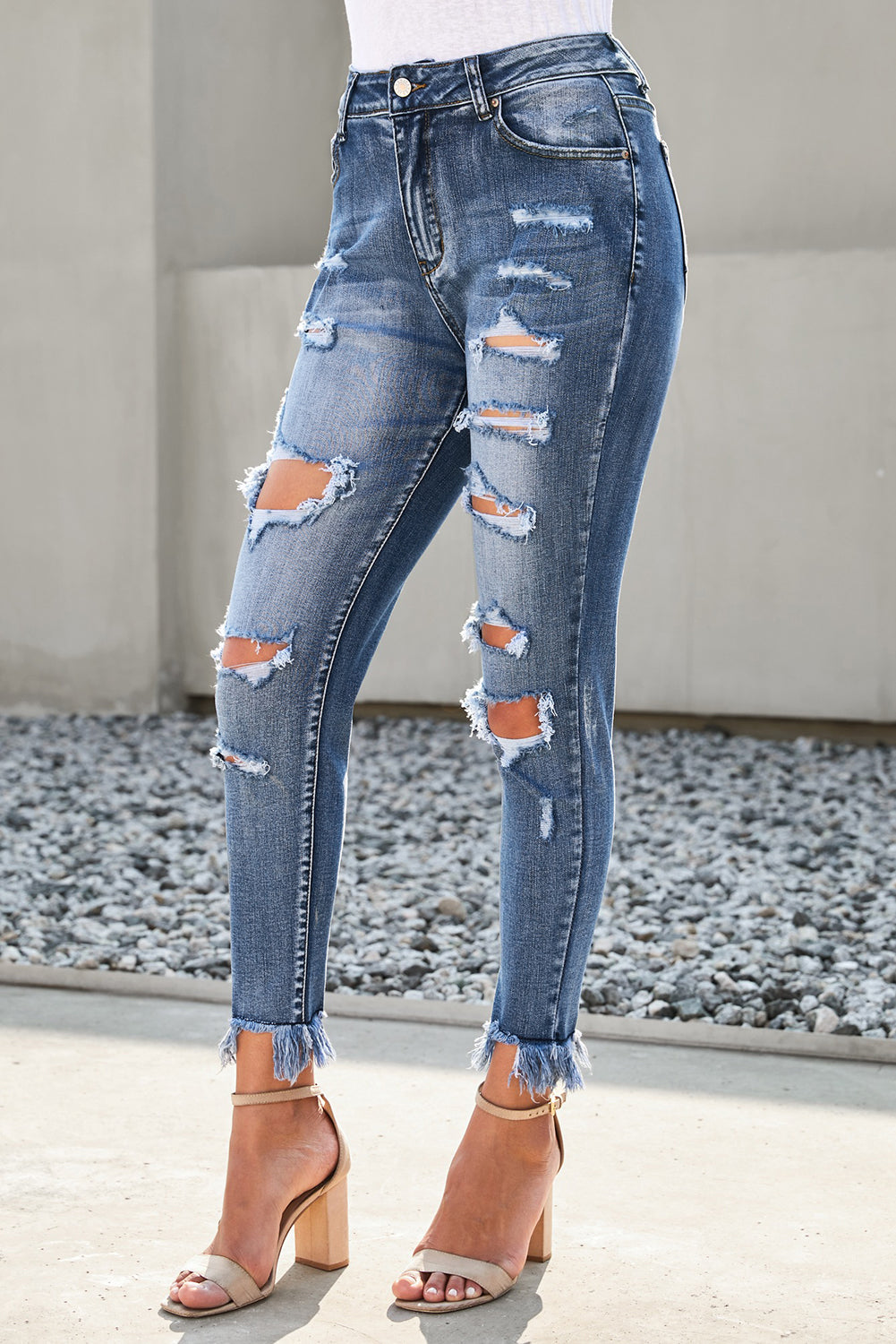 Distressed Frayed Hem Cropped Jeans