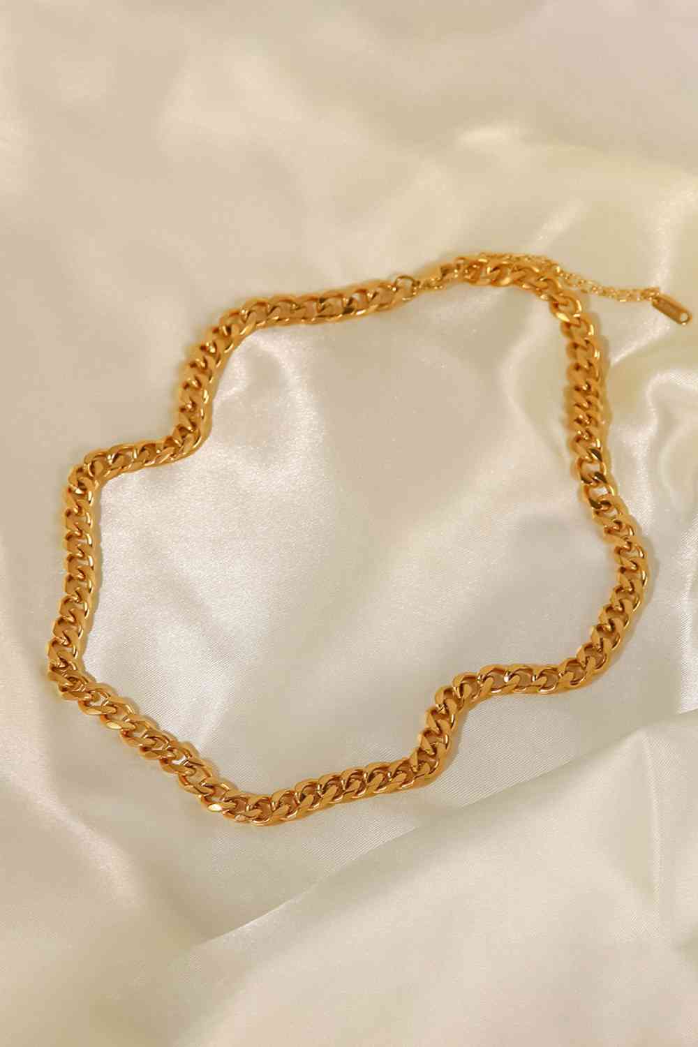 Collier minimaliste à chaîne gourmette plaqué or 18 carats