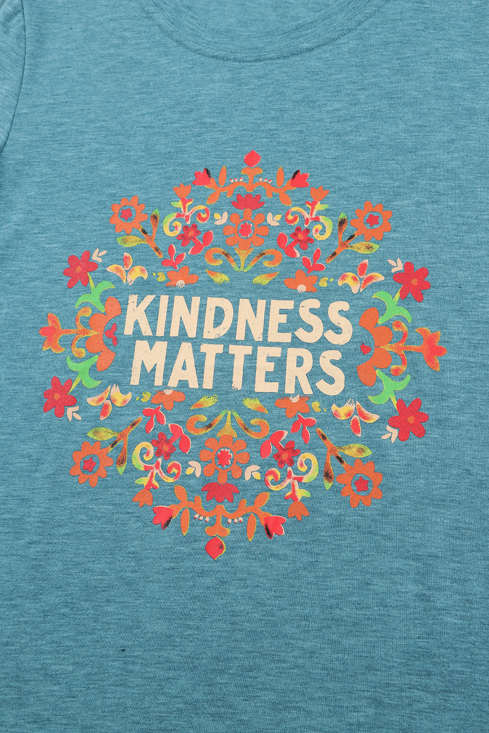 KINDNESS MATTERS Camiseta con estampado de flores