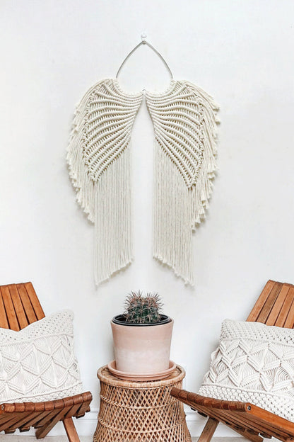 Colgante de pared con alas de ángel en macramé