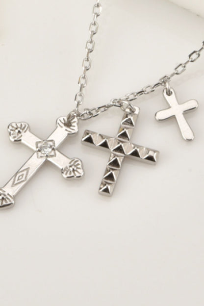 Collier pendentif croix en zircon incrusté