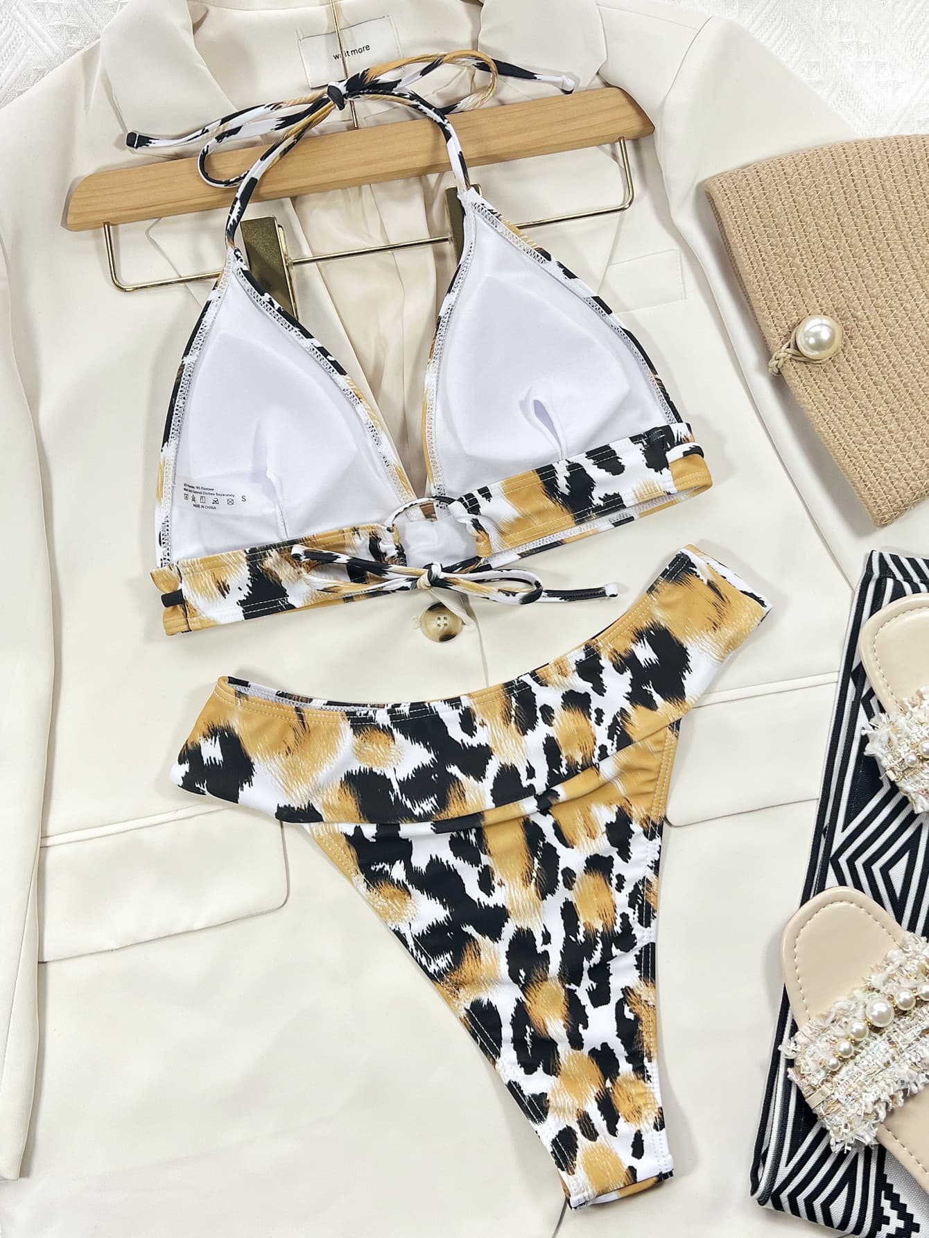 Ensemble de bikini dos nu à imprimé animal