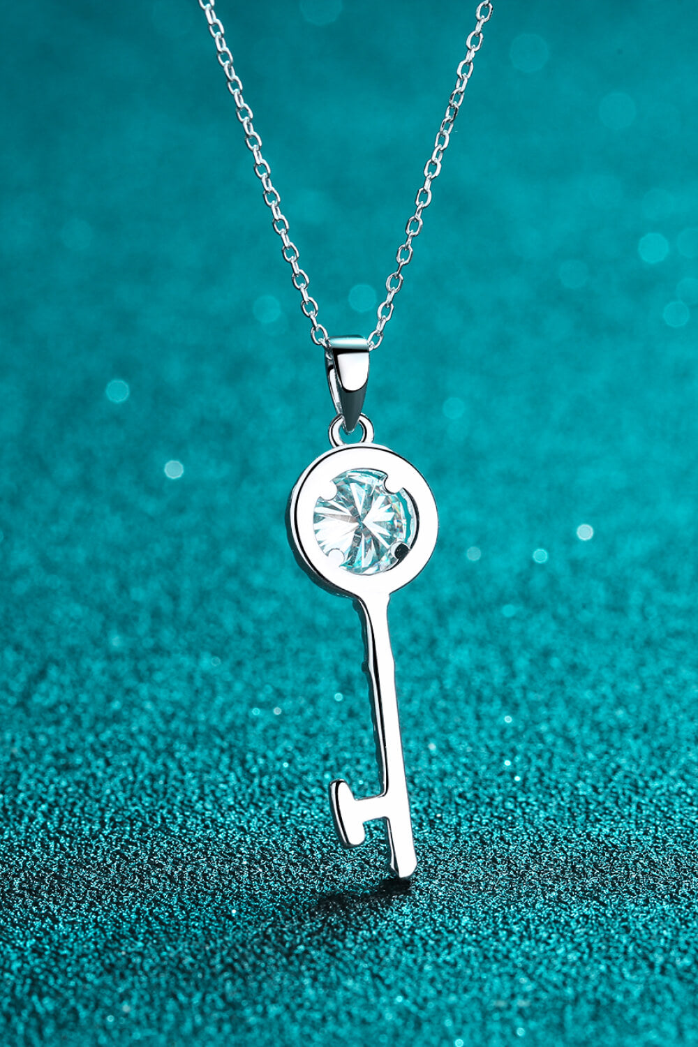 Collier pendentif clé Moissanite