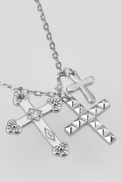 Collier pendentif croix en zircon incrusté