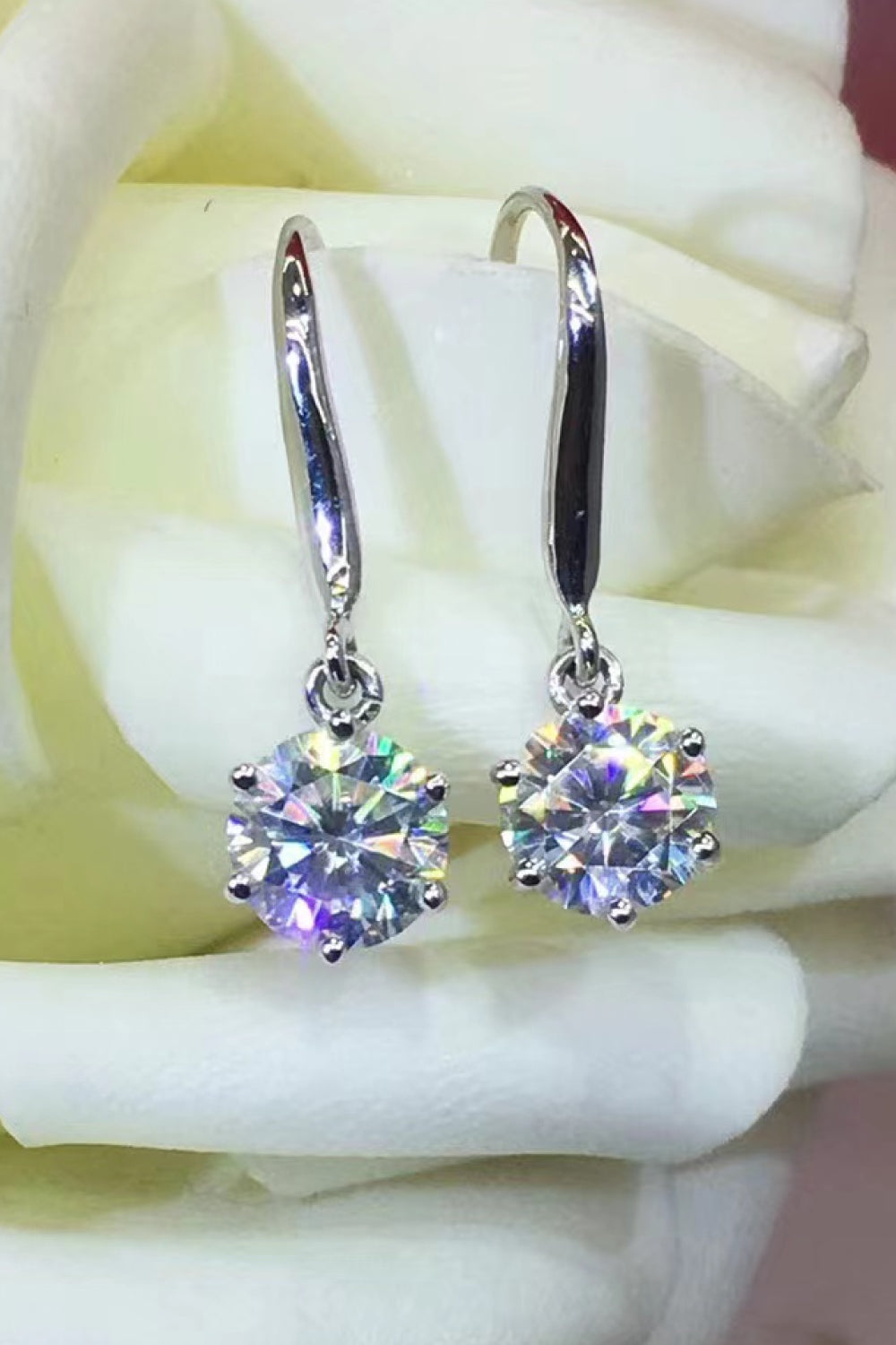 Boucles d'oreilles pendantes à 6 griffes en moissanite 2 carats