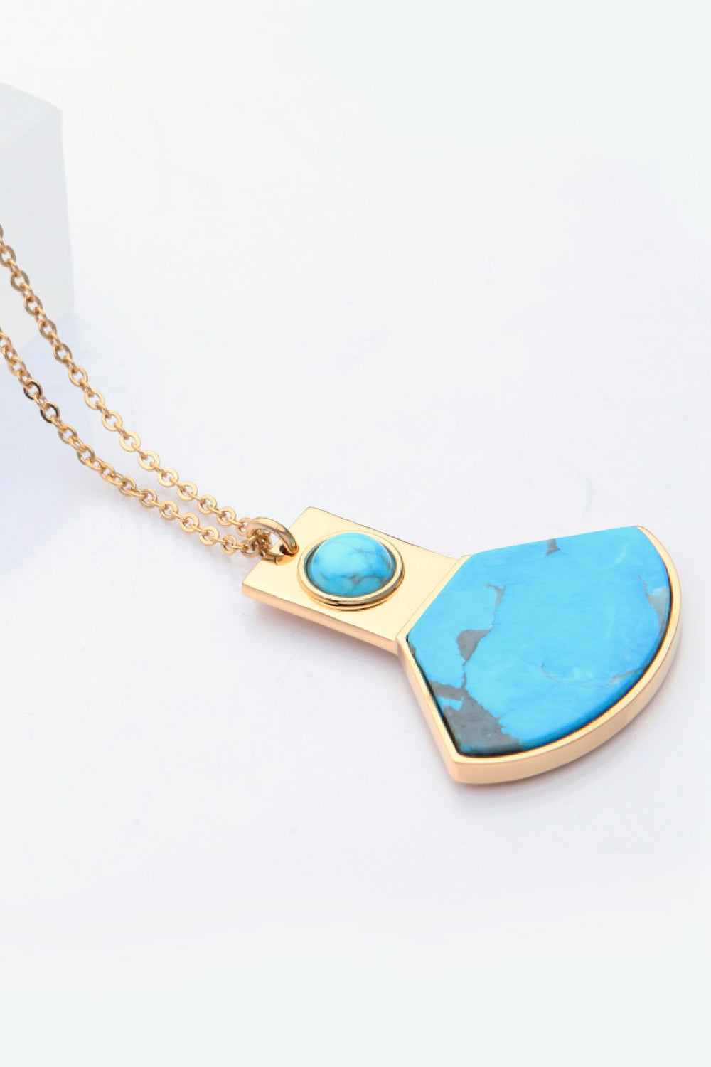 Collier pendentif turquoise plaqué or 18 carats