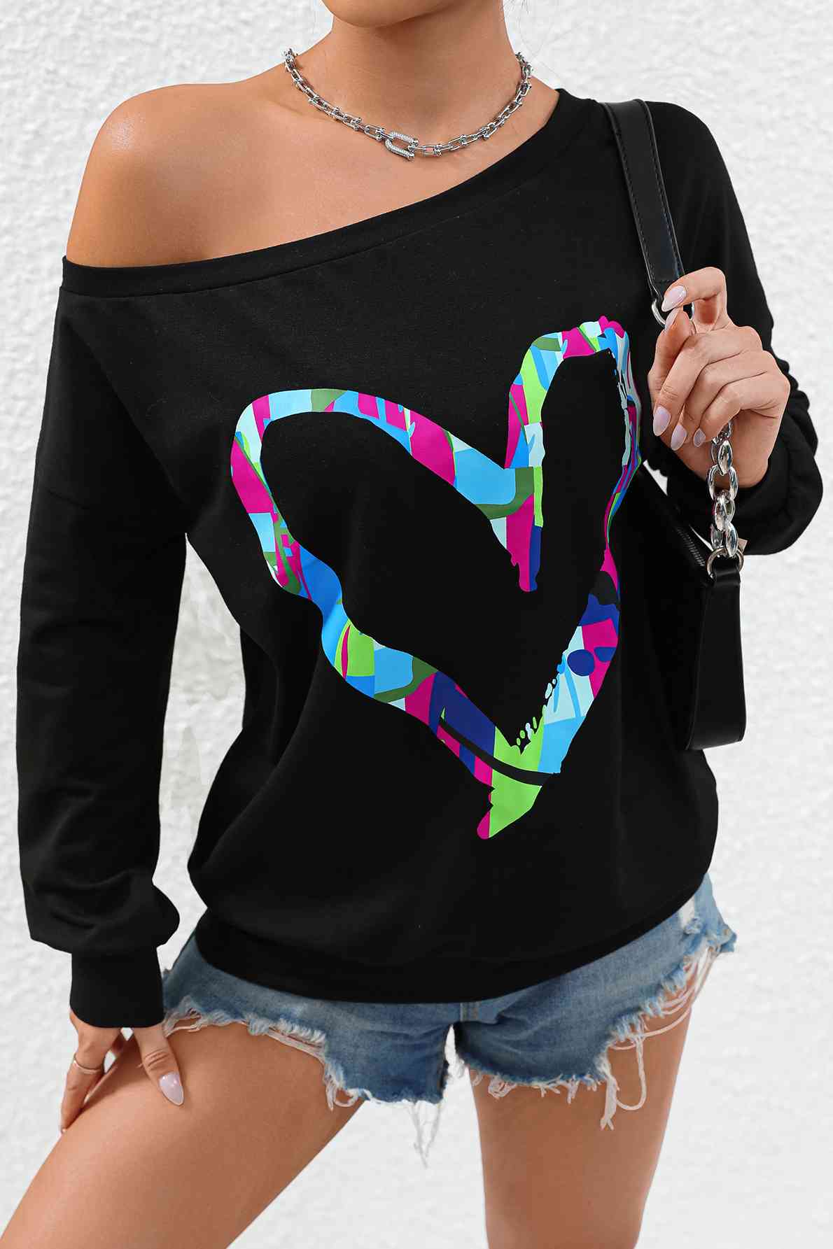 Heart Graphic Long Sleeve Sweatshirt