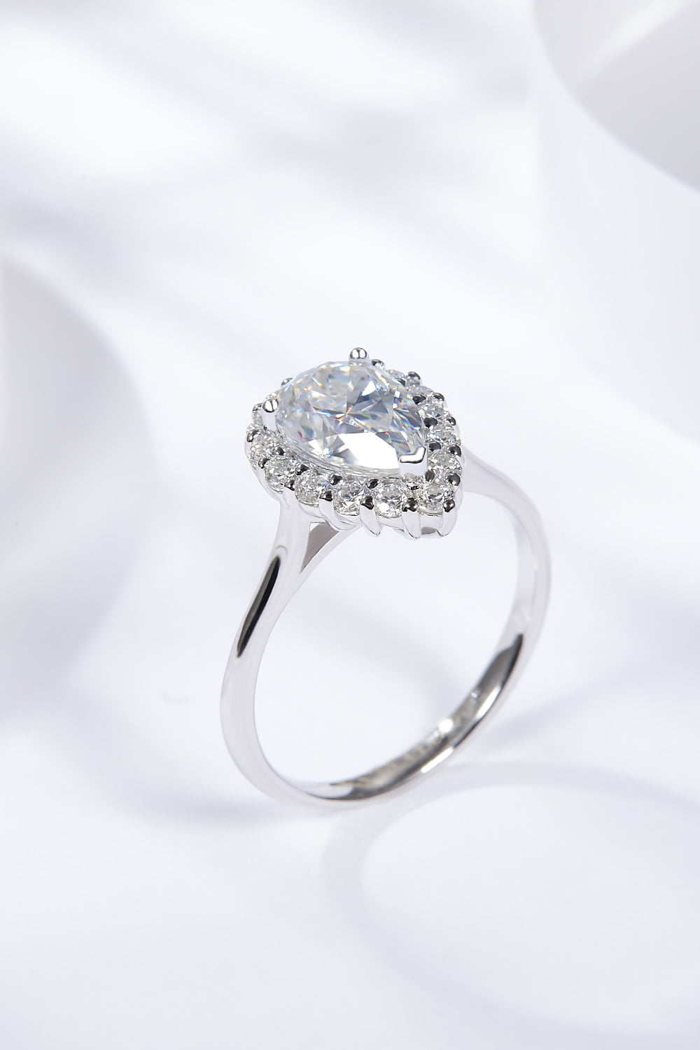 Bague en forme de larme moissanite de 1,5 carat