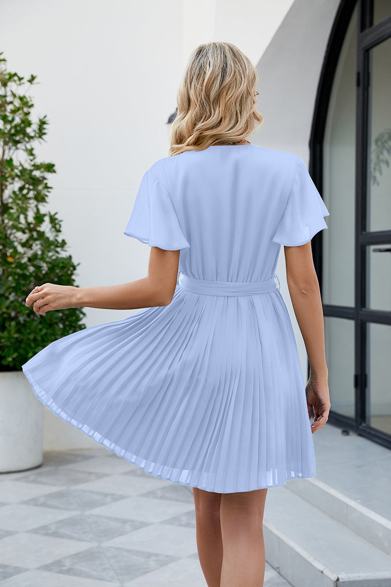 Robe plissée à surplis et à nouer à la taille et à manches flottantes