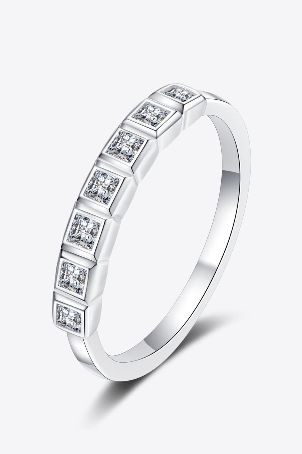 Bague demi-éternité plaquée rhodium moissanite