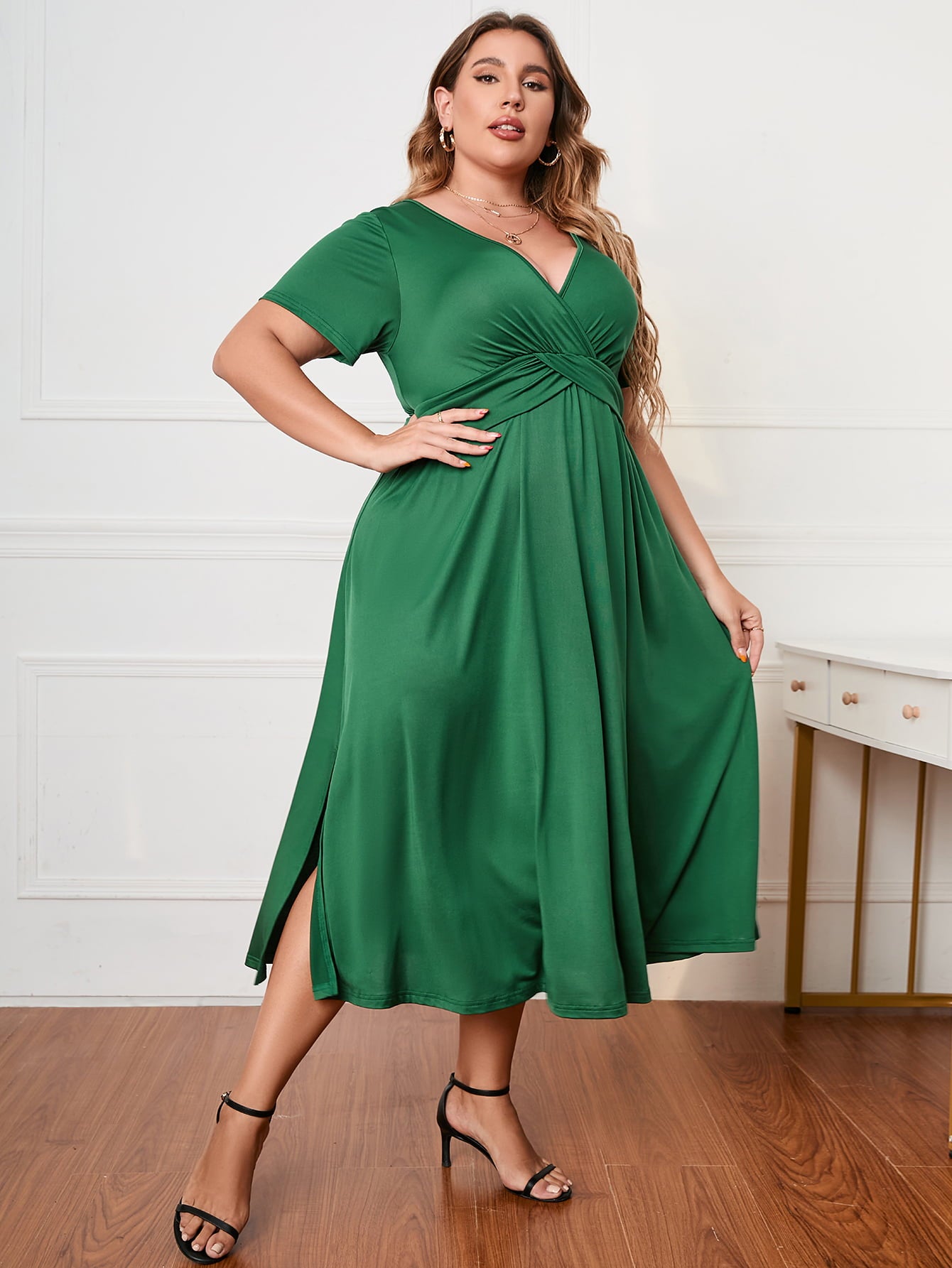 Robe Midi à Manches Courtes et Col Surplis de Grande Taille