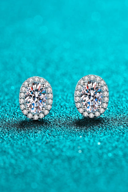 Boucles d'oreilles à tige en moissanite de style futur