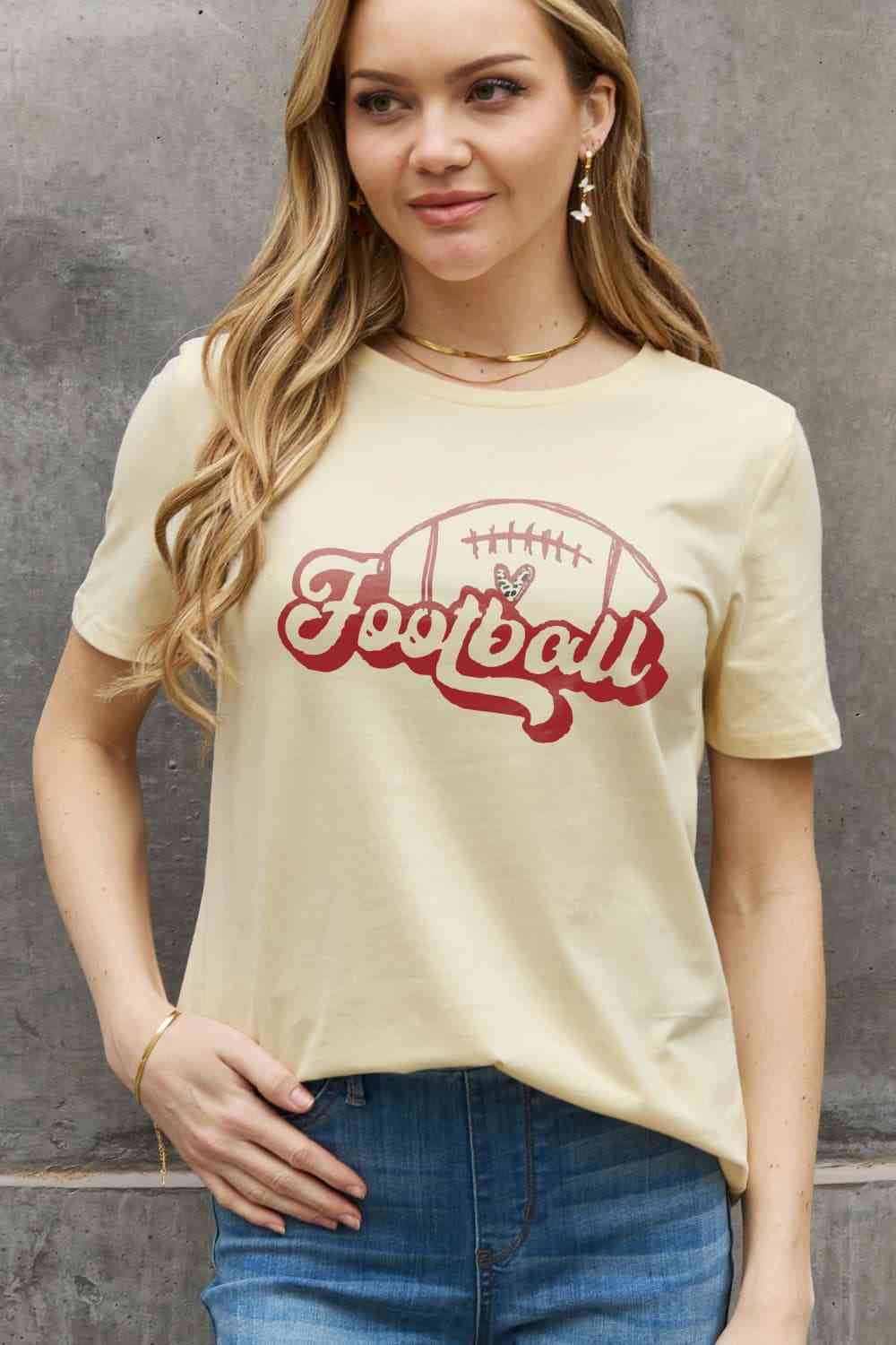 T-shirt en coton graphique Simply Love FOOTBALL pleine taille