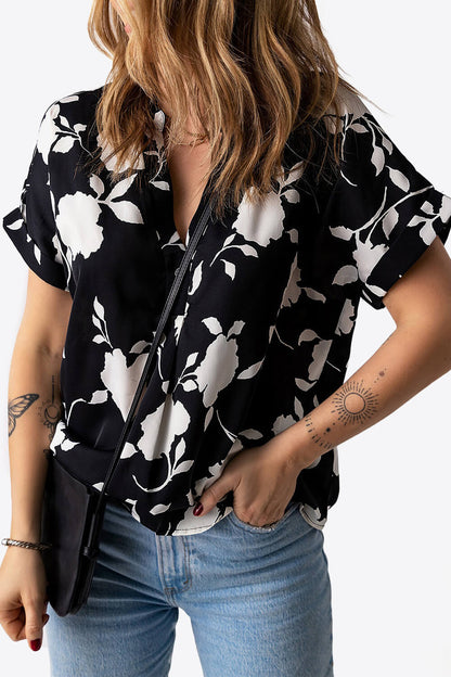 Blusa floral de manga corta con puños y cuello con muescas