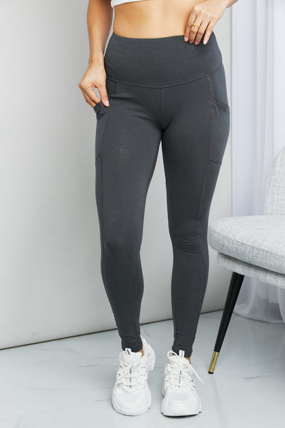 Zenana Legging prêt à rouler avec taille large et poche en gris cendré