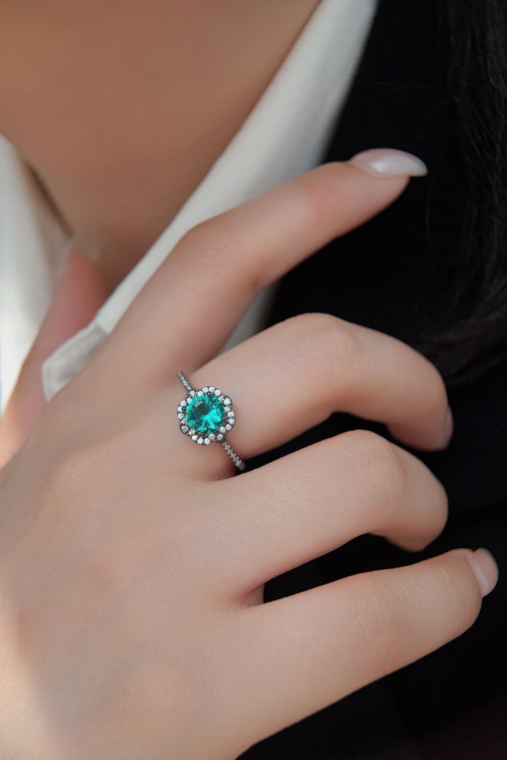 Bague en forme de fleur de Zircon bleu Paraiba naturel