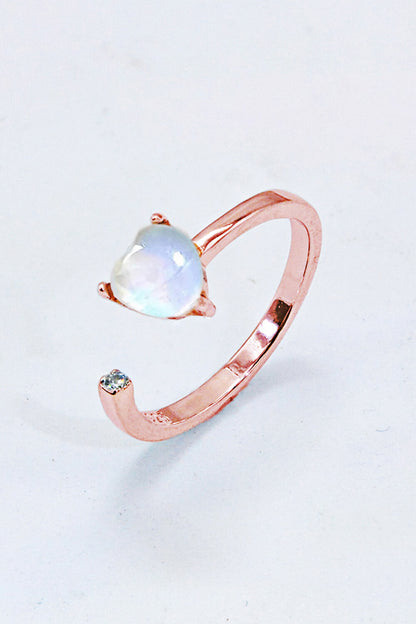 Anillo abierto ajustable con corazón de piedra lunar con incrustaciones