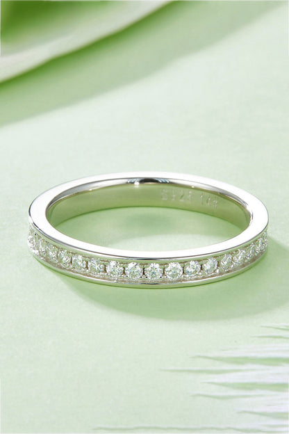 Bague Moissanite avec mots inexpliqués