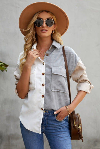 Chemise boutonnée sur le devant avec poches en bloc de couleurs