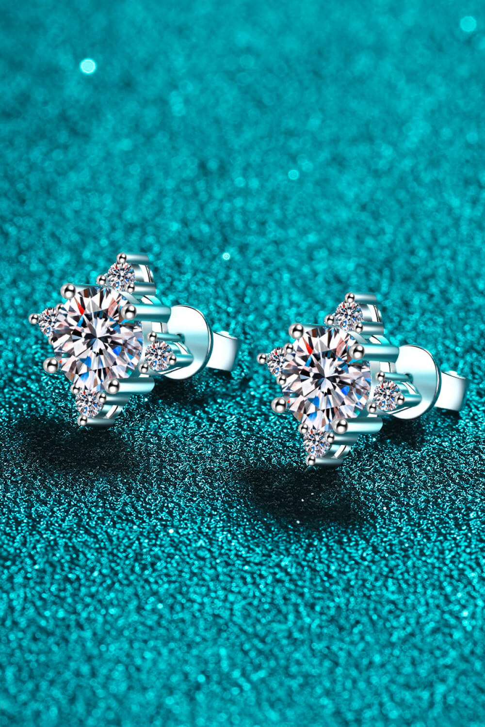 Boucles d'oreilles à tige en moissanite trèfle à quatre feuilles 2 carats