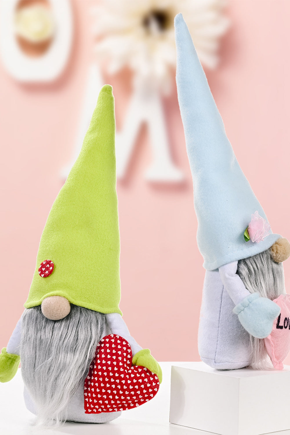 Gnome sans visage à chapeau pointu pour la fête des mères