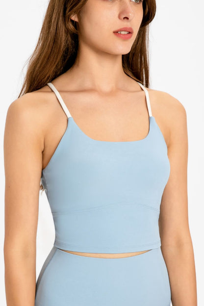 Cami deportivo con espalda cruzada y cuello redondo