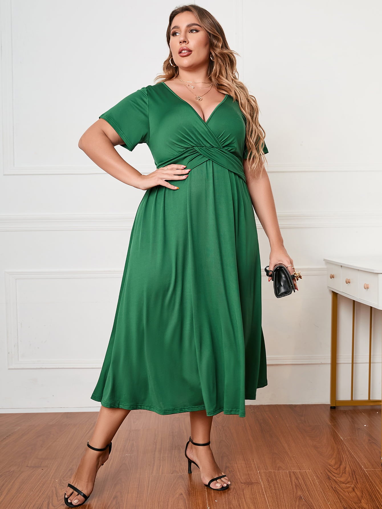 Robe Midi à Manches Courtes et Col Surplis de Grande Taille